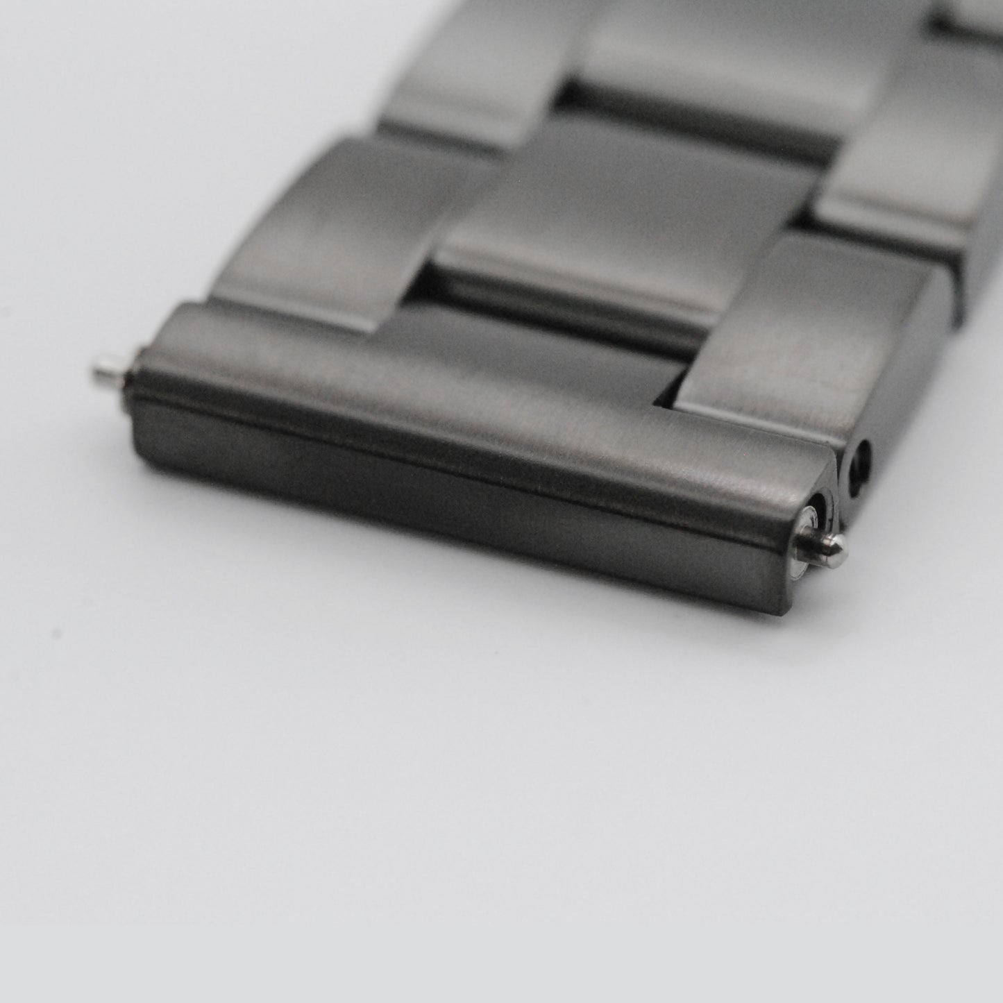 Field Oyster Bracelet In Gunmetal Primary View