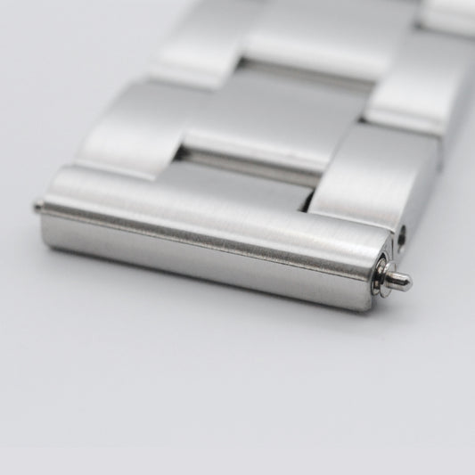 Field Oyster Bracelet In Brushed Steel Primary View